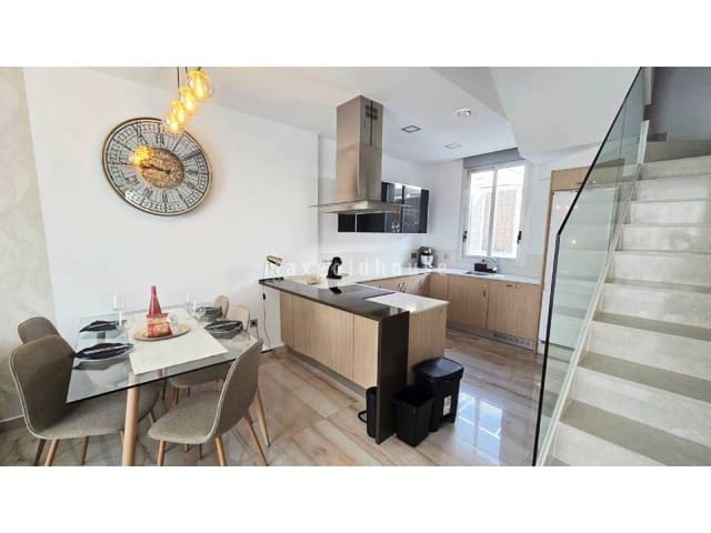 Chalet de 3 habitaciones en Ciudad Quesada, Rojales en venta con piscina - 415.000 € (Ref: 9909834)
