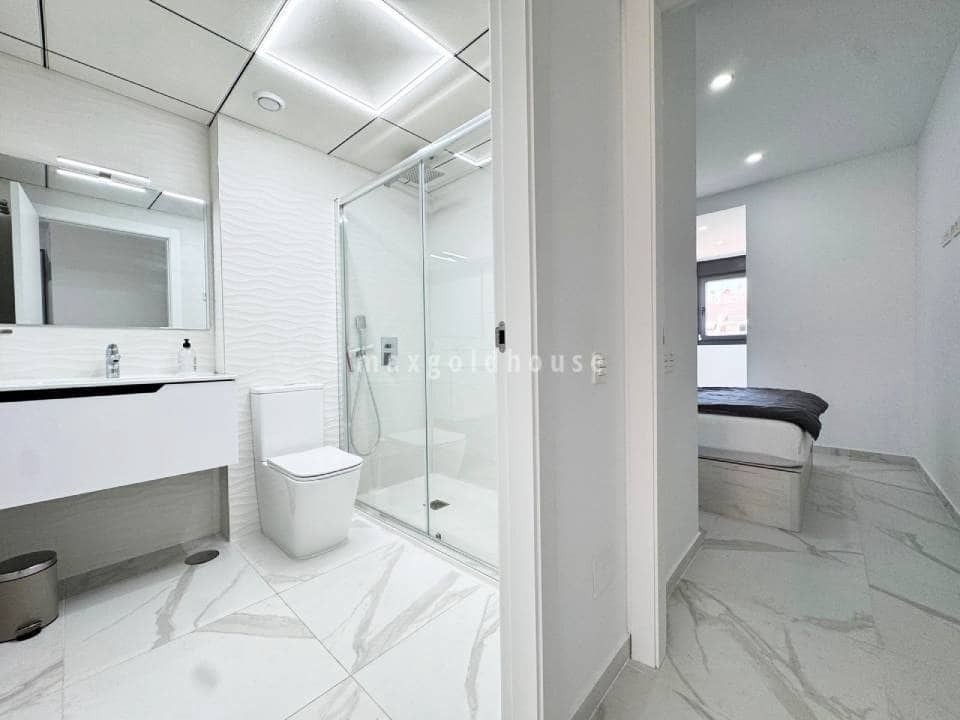 2 soveværelse Lejlighed til salg i Torrevieja med swimmingpool - € 390.000 (Ref: 9935378)