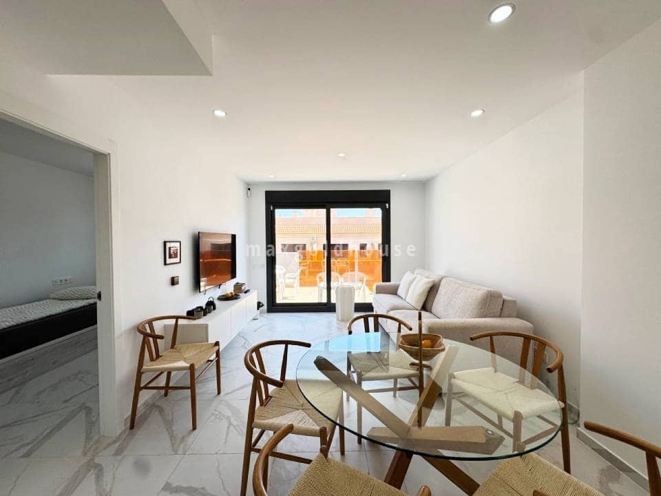 2 soveværelse Lejlighed til salg i Torrevieja med swimmingpool - € 390.000 (Ref: 9935378)