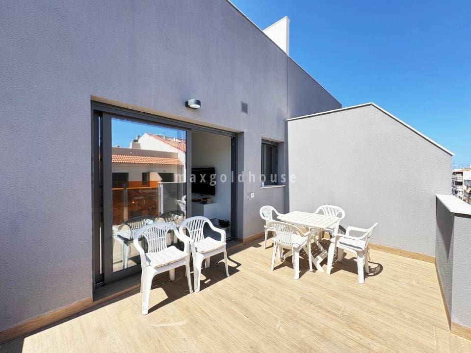 2 soveværelse Lejlighed til salg i Torrevieja med swimmingpool - € 390.000 (Ref: 9976638)