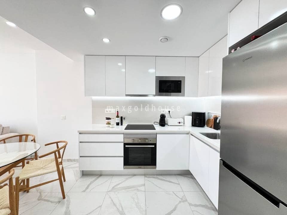 2 soveværelse Lejlighed til salg i Torrevieja med swimmingpool - € 390.000 (Ref: 9976638)