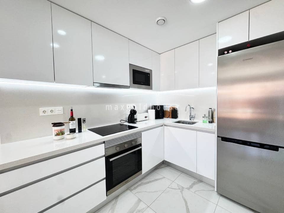 2 soveværelse Lejlighed til salg i Torrevieja med swimmingpool - € 390.000 (Ref: 9976638)