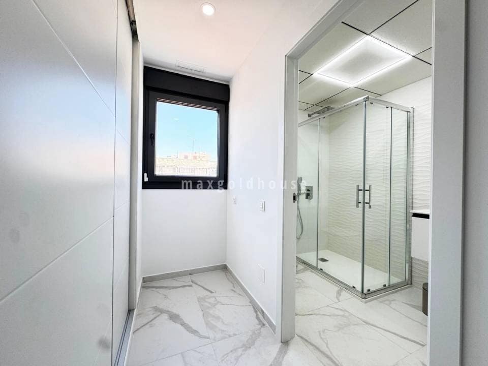 2 soveværelse Lejlighed til salg i Torrevieja med swimmingpool - € 390.000 (Ref: 9976638)