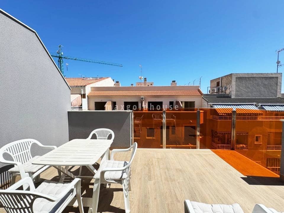 2 soveværelse Lejlighed til salg i Torrevieja med swimmingpool - € 390.000 (Ref: 9976638)