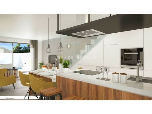 Chalet de 3 habitaciones en Daya Nueva en venta con piscina - 317.000 € (Ref: 9981684)