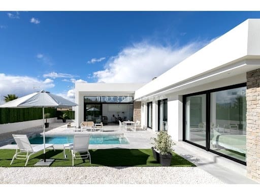 3 soveværelse Villa til salg i Calasparra med swimmingpool - € 355.000 (Ref: 9984116)