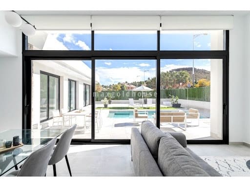 3 soveværelse Villa til salg i Calasparra med swimmingpool - € 355.000 (Ref: 9984116)