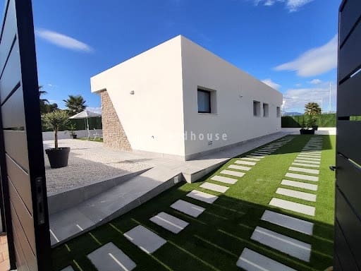 3 soveværelse Villa til salg i Calasparra med swimmingpool - € 355.000 (Ref: 9984116)