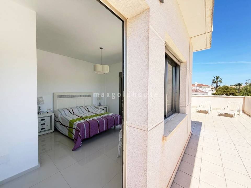 4 quarto Moradia para venda em Dona Pepa com piscina - 420 000 € (Ref: 9984118)