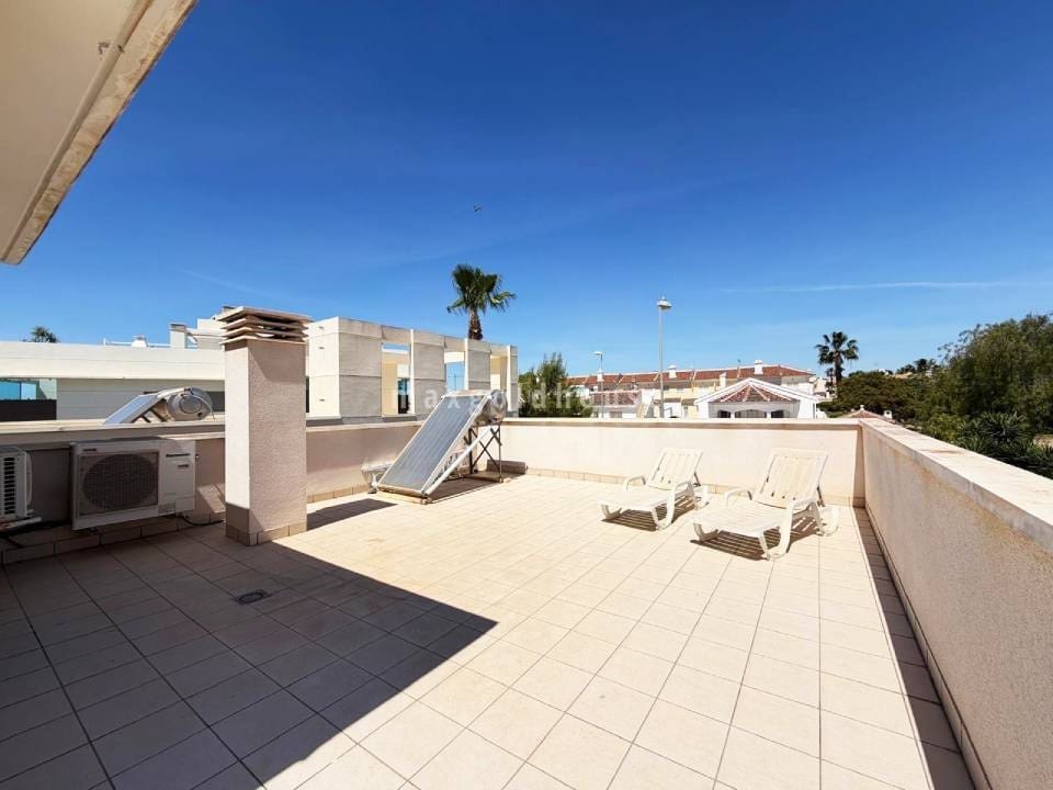 4 quarto Moradia para venda em Dona Pepa com piscina - 420 000 € (Ref: 9984118)