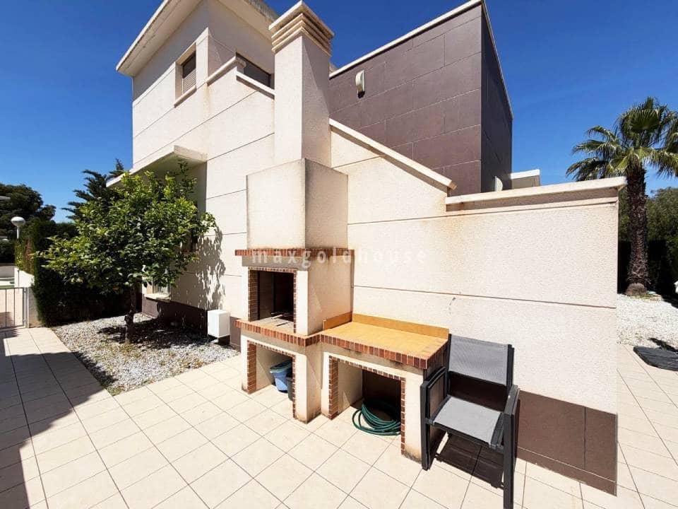 4 quarto Moradia para venda em Dona Pepa com piscina - 420 000 € (Ref: 9984118)