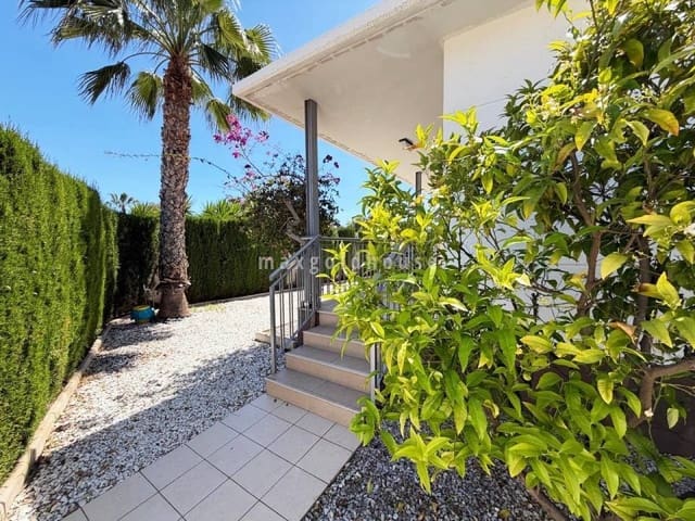 Chalet de 4 habitaciones en Doña Pepa, Rojales en venta con piscina - 420.000 € (Ref: 9984118)