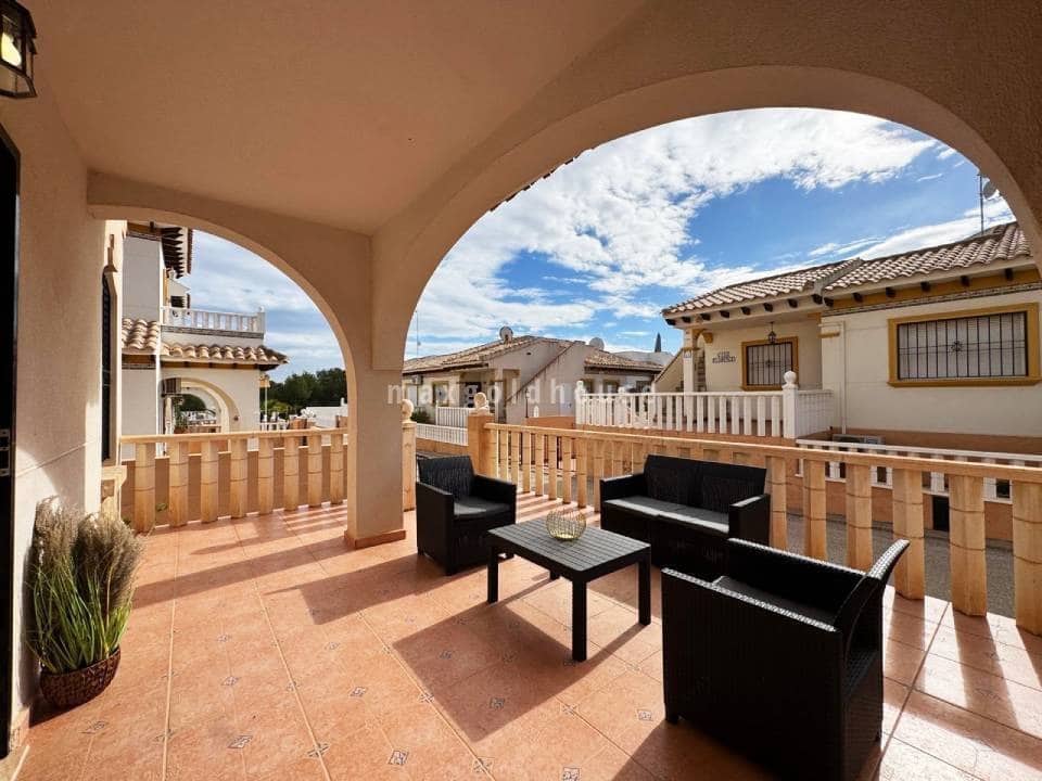 2 sovrum Hus till salu i Orihuela Costa med pool - 219 900 € (Ref: 9984128)