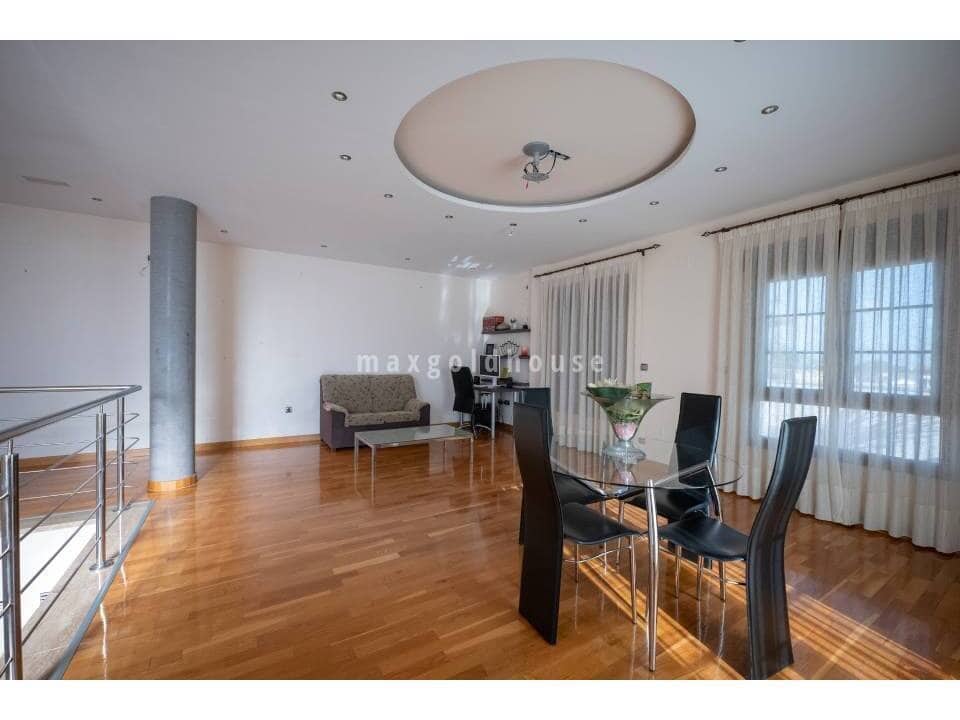 4 soveværelse Villa til salg i Avileses med swimmingpool - € 1.350.000 (Ref: 9990033)