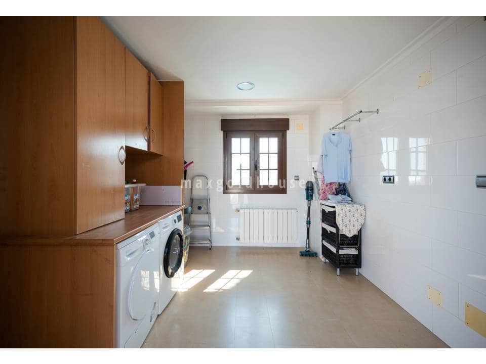 4 soveværelse Villa til salg i Avileses med swimmingpool - € 1.350.000 (Ref: 9990033)