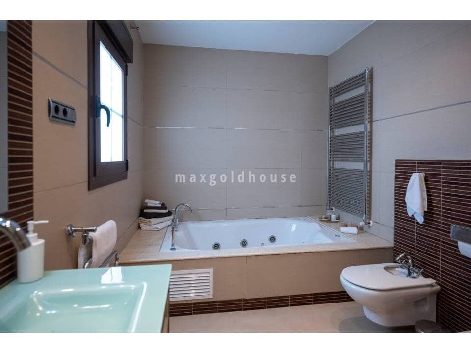4 soveværelse Villa til salg i Avileses med swimmingpool - € 1.350.000 (Ref: 9990033)