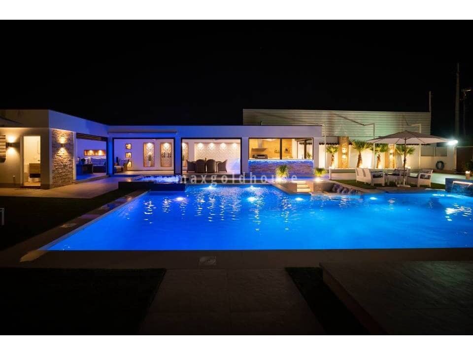 4 soveværelse Villa til salg i Avileses med swimmingpool - € 1.350.000 (Ref: 9990033)