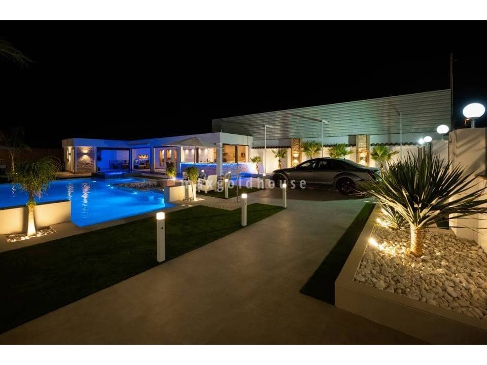 4 soveværelse Villa til salg i Avileses med swimmingpool - € 1.350.000 (Ref: 9990033)