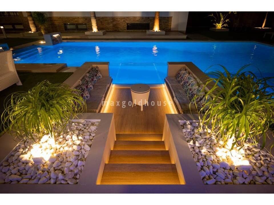 4 soveværelse Villa til salg i Avileses med swimmingpool - € 1.350.000 (Ref: 9990033)