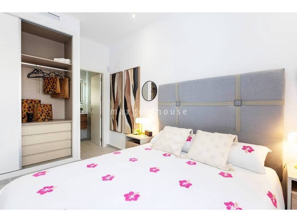 2 bedroom Villa for sale in Los Montesinos with pool - € 351,000 (Ref: 9995398)