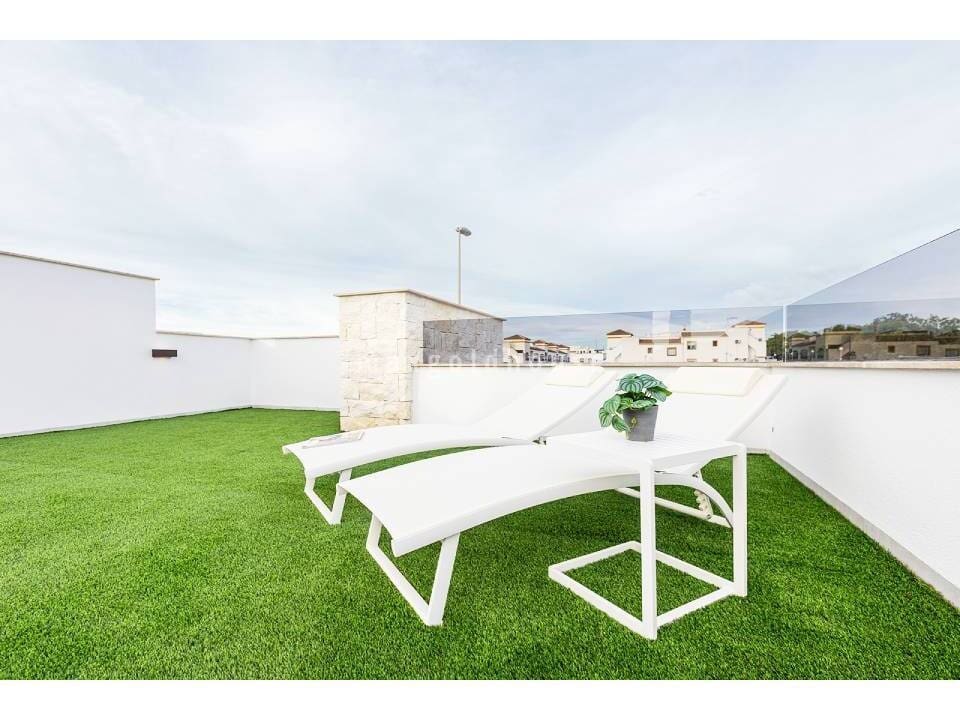 2 bedroom Villa for sale in Los Montesinos with pool - € 351,000 (Ref: 9995398)