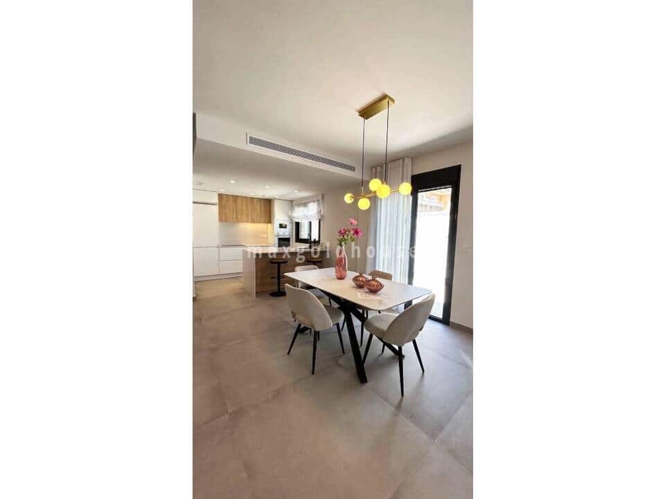 3 soveværelse Byhus til salg i Pilar de la Horadada - € 299.900 (Ref: 9996425)