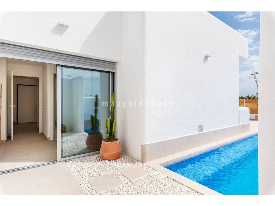 3 quarto Moradia para venda em Los Alcazares com piscina - 499 900 € (Ref: 9997849)