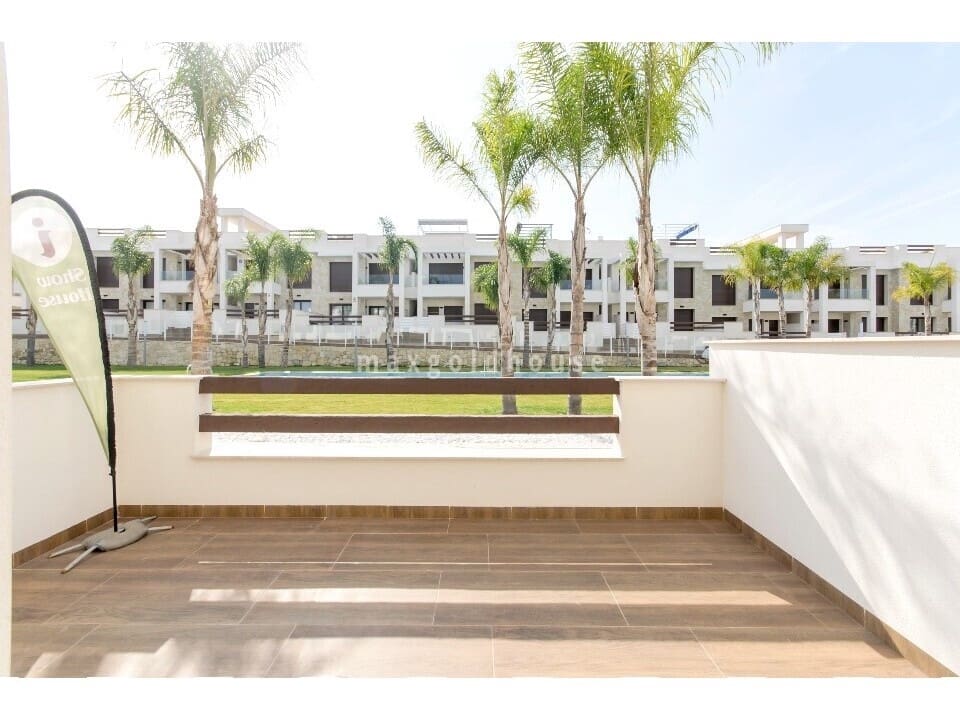 2 slaapkamer Appartement te koop in Los Balcones met zwembad - € 300.000 (Ref: 9999888)