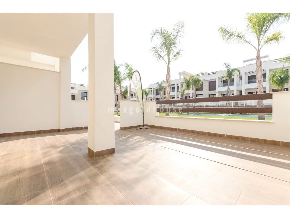 2 slaapkamer Appartement te koop in Los Balcones met zwembad - € 300.000 (Ref: 9999888)