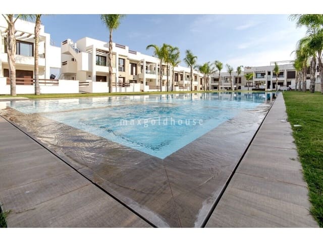 Apartamento de 2 habitaciones en Los Balcones en venta con piscina - 300.000 € (Ref: 9999888)