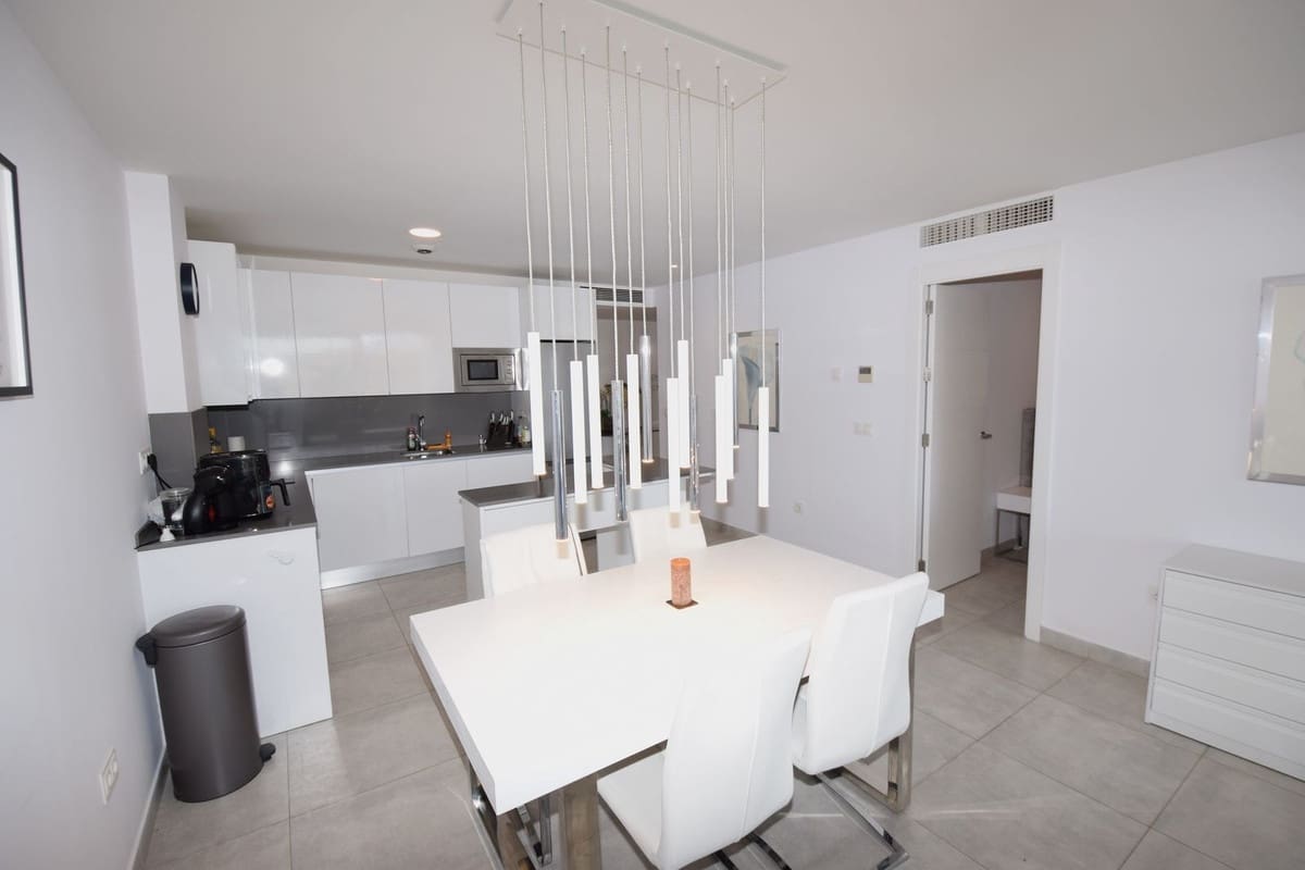 3 Zimmer Apartment zu verkaufen in La Cala de Mijas mit Pool Garage - 675.000 € (Ref: 10042163)