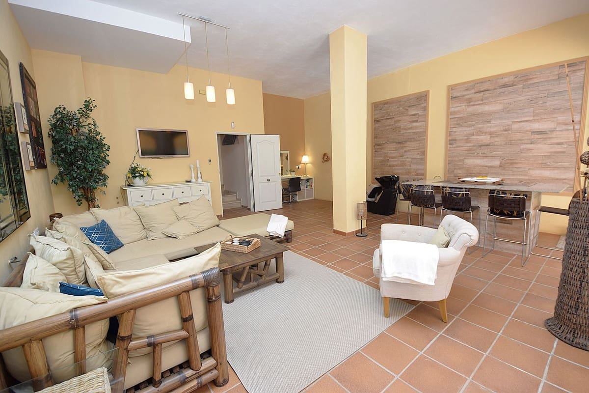 Adosado de 3 habitaciones en Calahonda en venta con piscina garaje - 649.950 € (Ref: 10156886)
