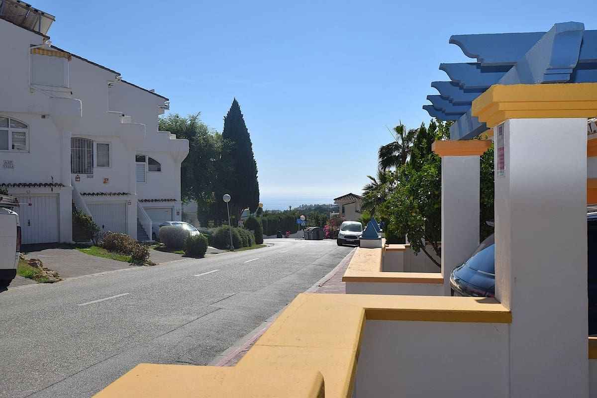 Adosado de 3 habitaciones en Calahonda en venta con piscina garaje - 649.950 € (Ref: 10156886)