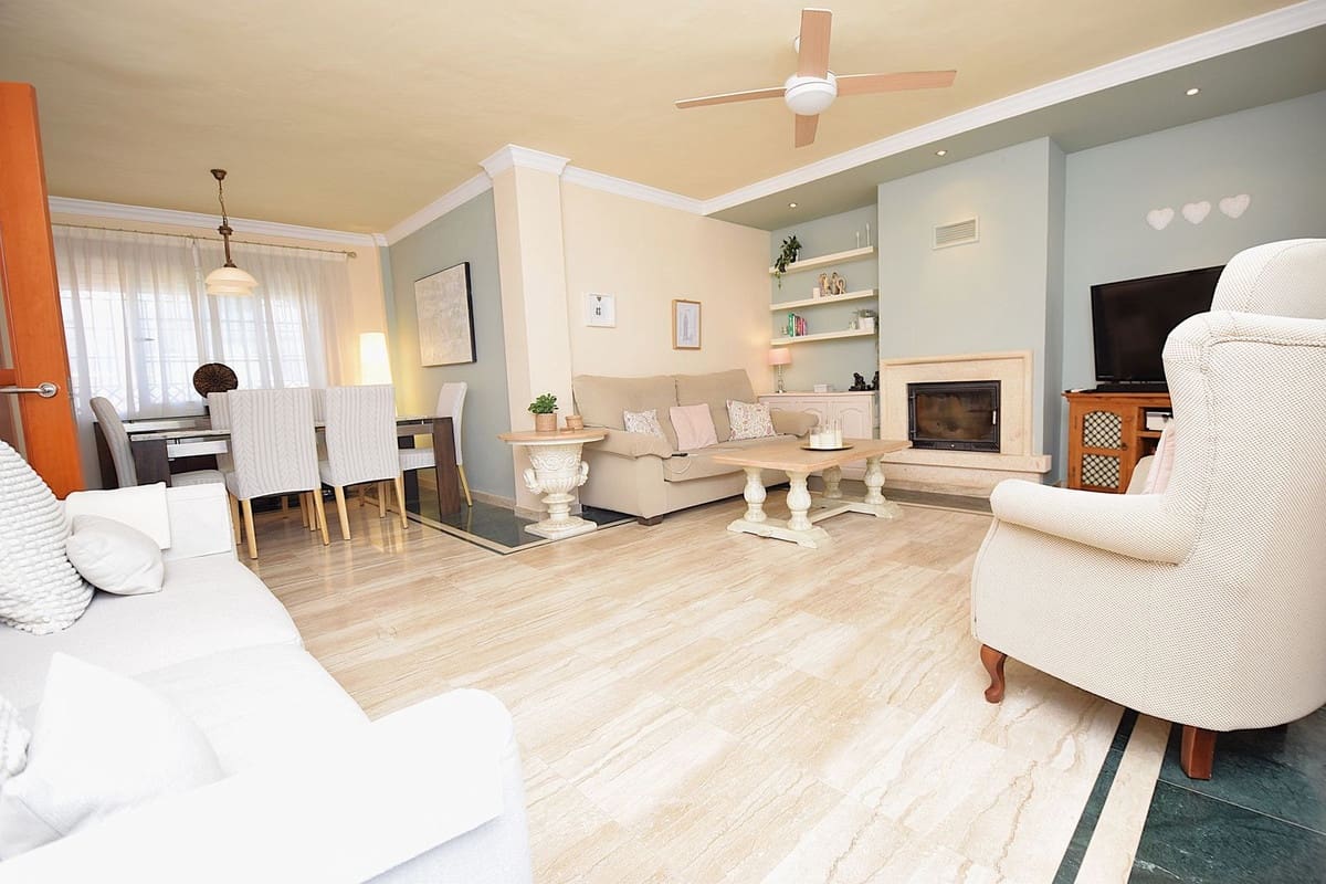 Adosado de 3 habitaciones en Calahonda en venta con piscina garaje - 649.950 € (Ref: 10156886)