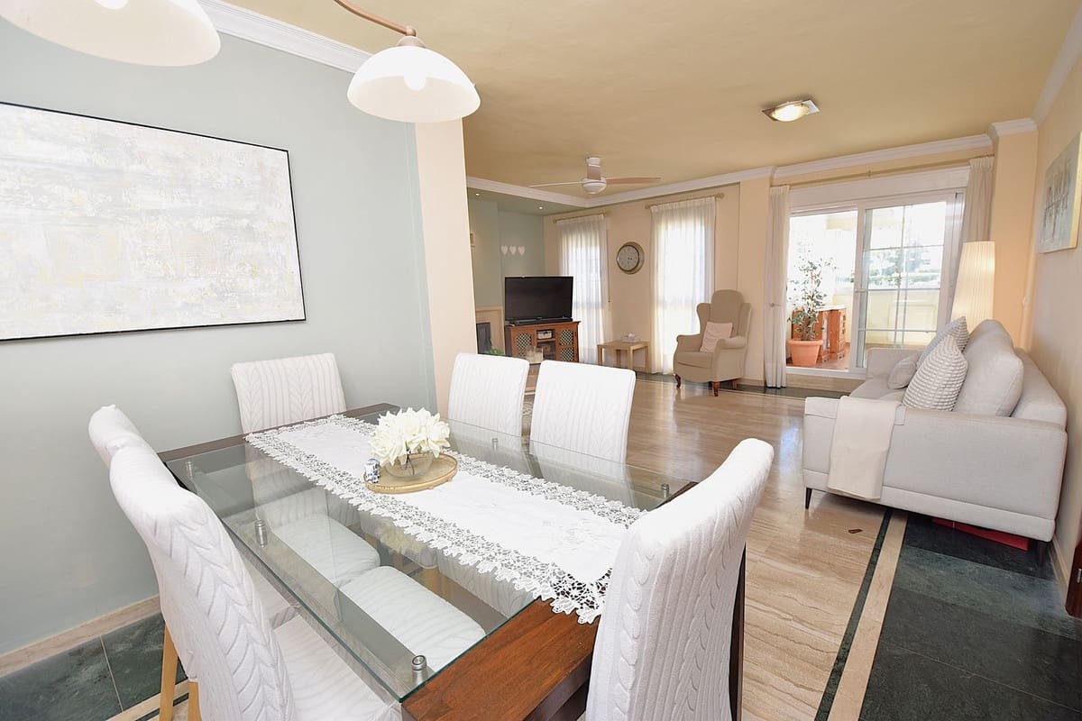 Adosado de 3 habitaciones en Calahonda en venta con piscina garaje - 649.950 € (Ref: 10156886)