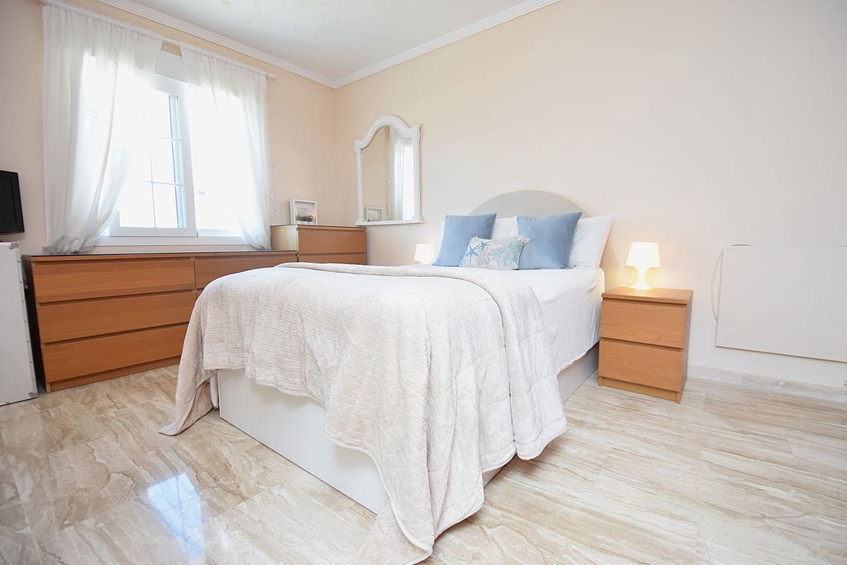Adosado de 3 habitaciones en Calahonda en venta con piscina garaje - 649.950 € (Ref: 10156886)