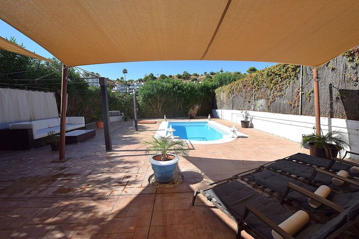Adosado de 3 habitaciones en Calahonda en venta con piscina garaje - 649.950 € (Ref: 10156886)