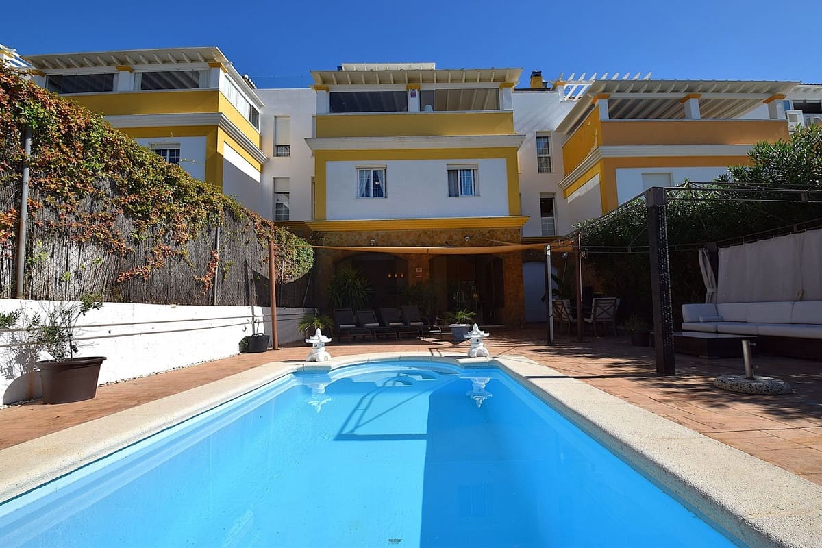 Adosado de 3 habitaciones en Calahonda en venta con piscina garaje - 649.950 € (Ref: 10156886)