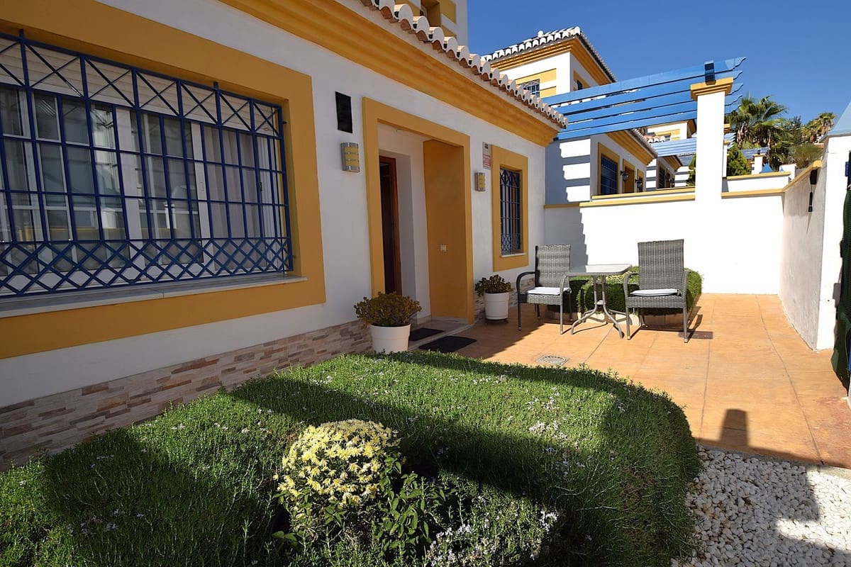 Adosado de 3 habitaciones en Calahonda en venta con piscina garaje - 649.950 € (Ref: 10156886)