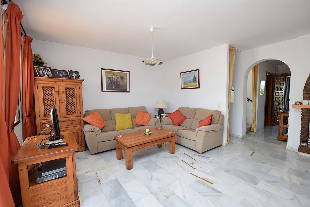 2 soveværelse Rækkehus til salg i Cerro del Aguila med swimmingpool - € 345.000 (Ref: 10160198)