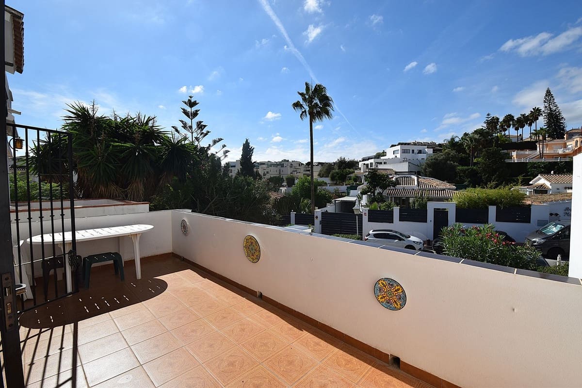 2 soveværelse Rækkehus til salg i Cerro del Aguila med swimmingpool - € 345.000 (Ref: 10160198)