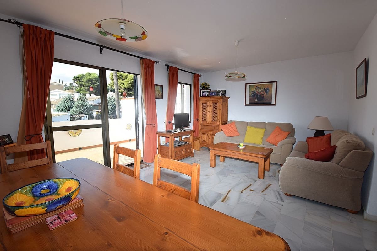 2 soveværelse Rækkehus til salg i Cerro del Aguila med swimmingpool - € 345.000 (Ref: 10160198)