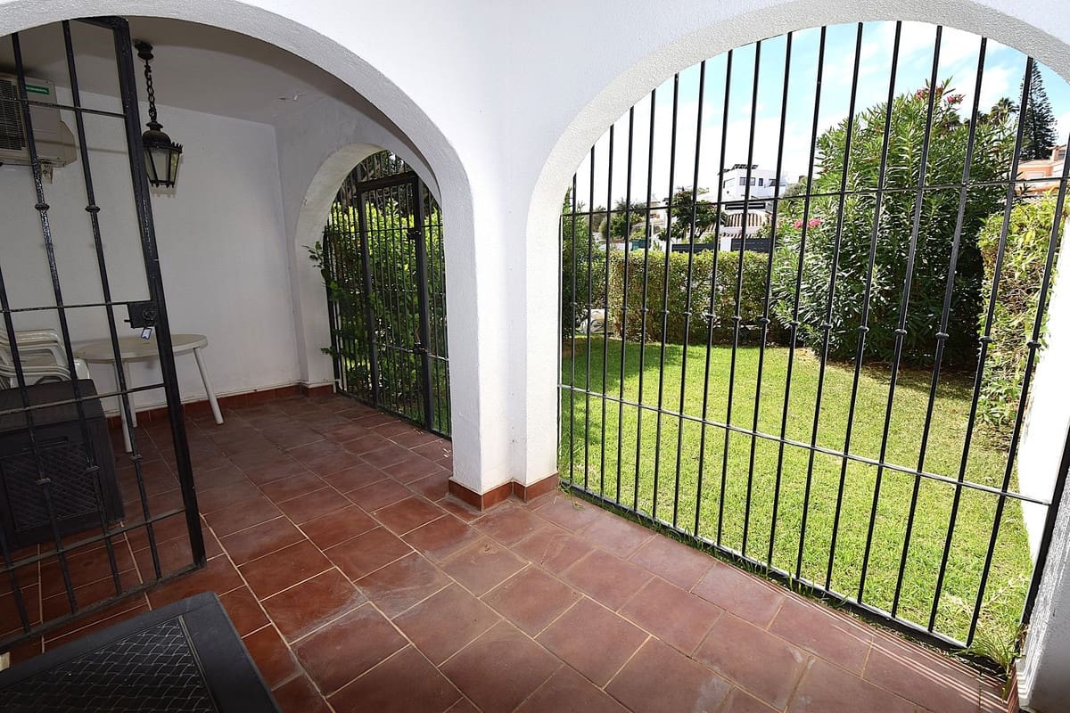 2 soveværelse Rækkehus til salg i Cerro del Aguila med swimmingpool - € 345.000 (Ref: 10160198)
