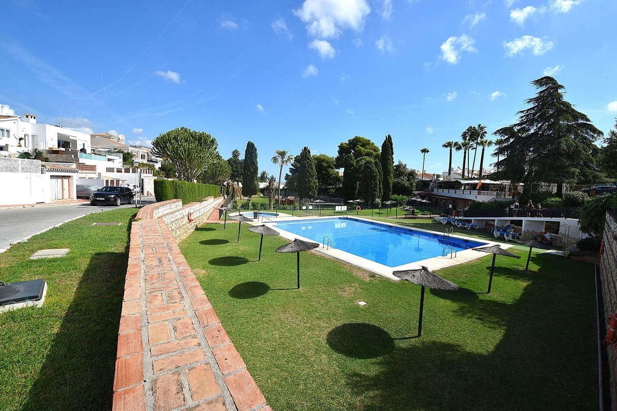 2 soveværelse Rækkehus til salg i Cerro del Aguila med swimmingpool - € 345.000 (Ref: 10160198)
