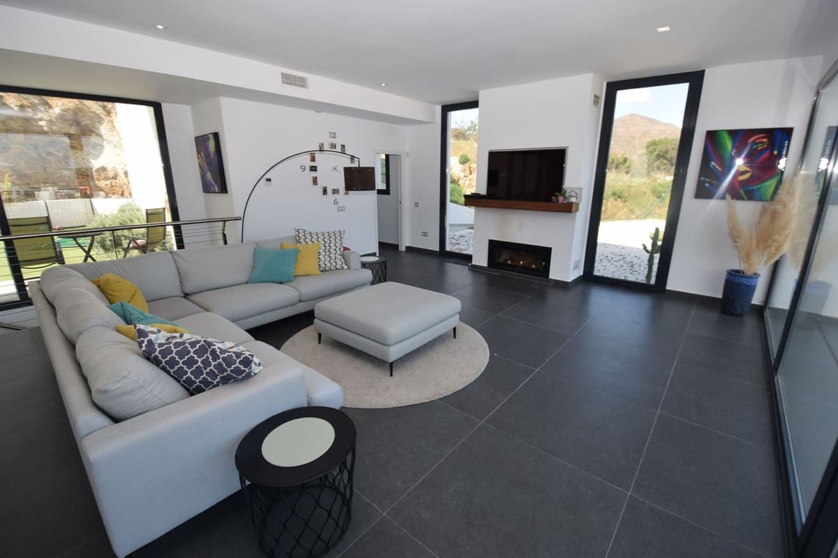 4 bedroom Villa for sale in La Cala Golf with pool garage - € 1,399,000 (Ref: 10182164)
