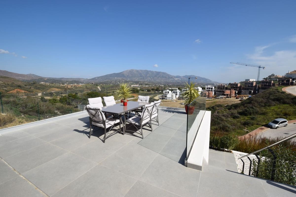 4 bedroom Villa for sale in La Cala Golf with pool garage - € 1,399,000 (Ref: 10182164)