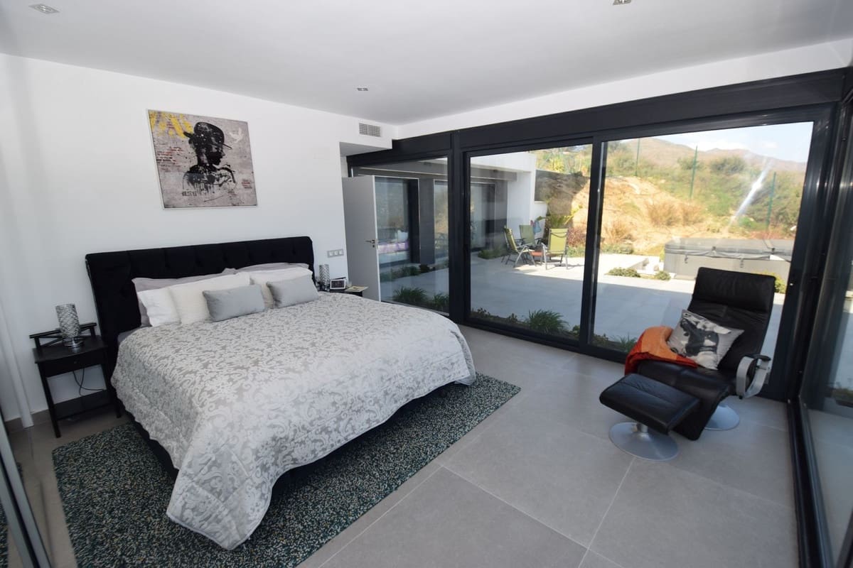 4 bedroom Villa for sale in La Cala Golf with pool garage - € 1,399,000 (Ref: 10182164)