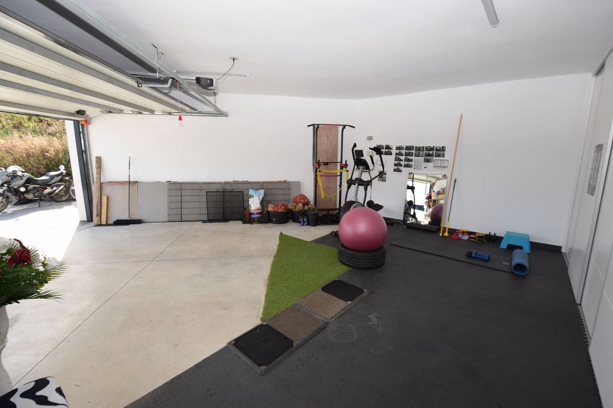 4 bedroom Villa for sale in La Cala Golf with pool garage - € 1,399,000 (Ref: 10182164)