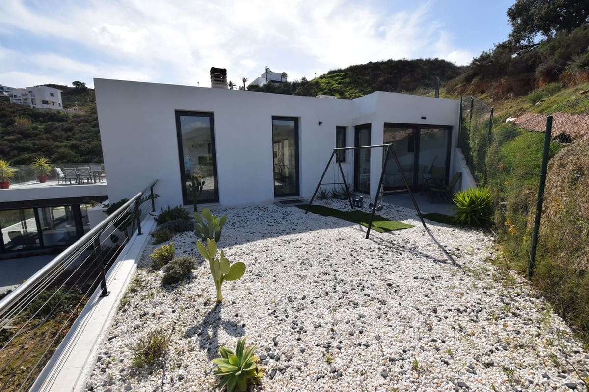 4 bedroom Villa for sale in La Cala Golf with pool garage - € 1,399,000 (Ref: 10182164)