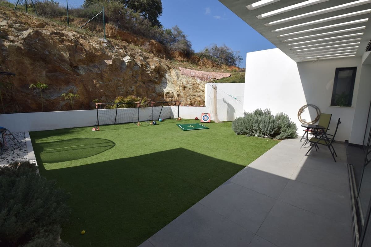 4 bedroom Villa for sale in La Cala Golf with pool garage - € 1,399,000 (Ref: 10182164)